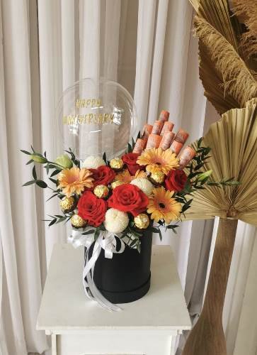 (CASH 16) RM100 CASH IN BOX WITH FRESH ROSES & ROCHE CHOCOLATE (RM100 + RM170 = RM270)